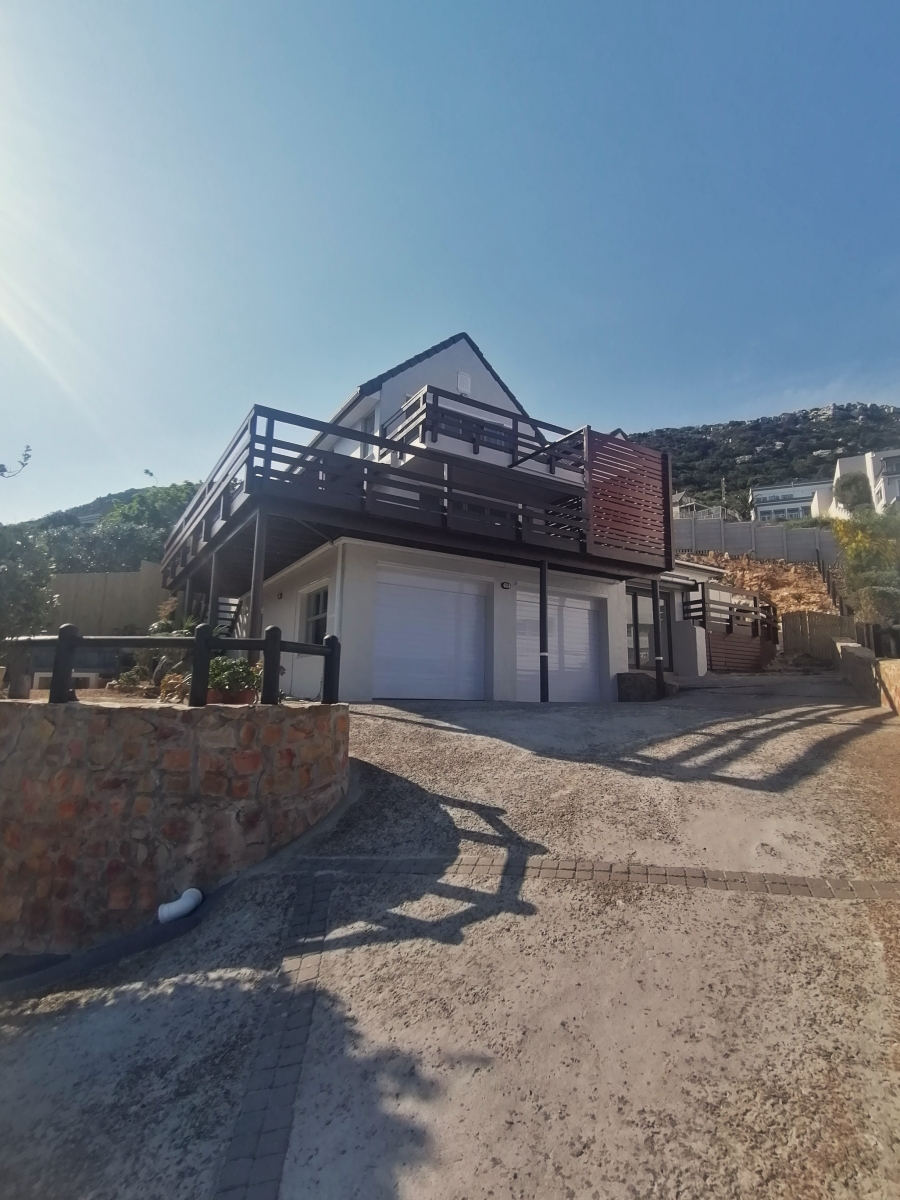 To Let 4 Bedroom Property for Rent in Glencairn Heights Western Cape